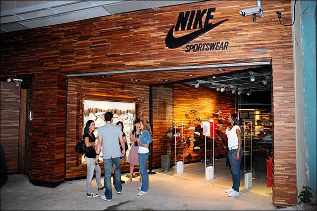 the nike outlet on woodward